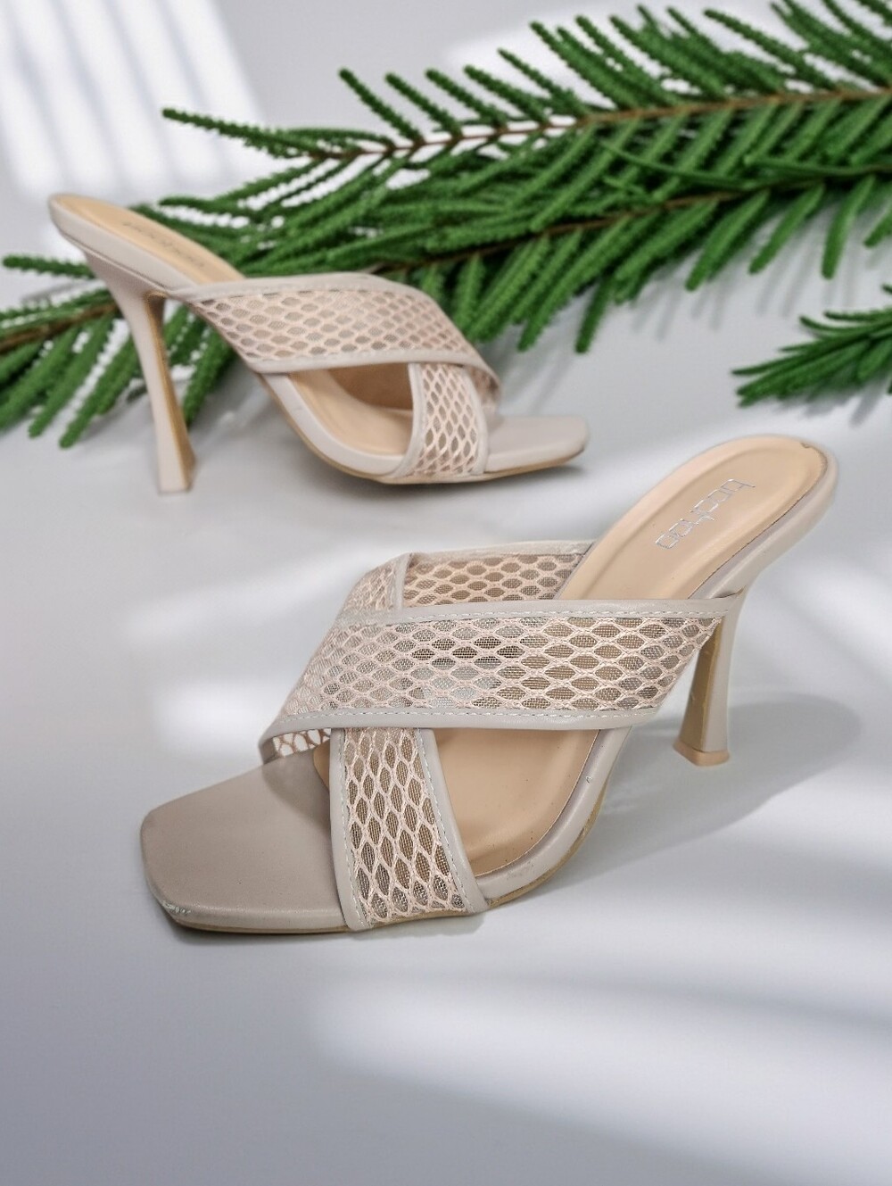 Boohoo Simple Beige Mesh Crossover Casual Womens Sandals Size 7